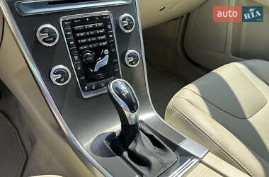 Позашляховик / Кросовер Volvo XC60 2015 в 