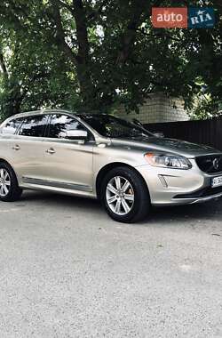 Внедорожник / Кроссовер Volvo XC60 2015 в 