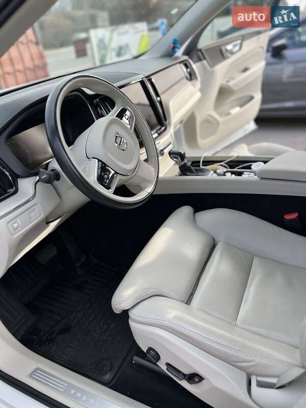 Позашляховик / Кросовер Volvo XC60 2017 в Львові