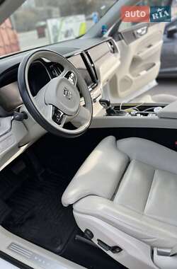 Позашляховик / Кросовер Volvo XC60 2017 в 
