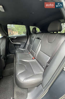 Внедорожник / Кроссовер Volvo XC60 2015 в 