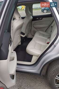 Внедорожник / Кроссовер Volvo XC60 2022 в 