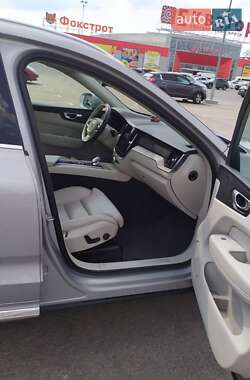Внедорожник / Кроссовер Volvo XC60 2022 в 