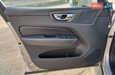Внедорожник / Кроссовер Volvo XC60 2021 в 