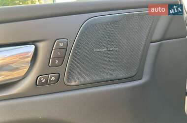 Внедорожник / Кроссовер Volvo XC60 2021 в 