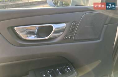 Внедорожник / Кроссовер Volvo XC60 2021 в 