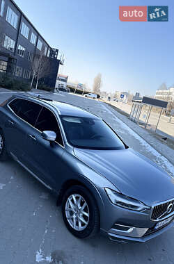 Внедорожник / Кроссовер Volvo XC60 2017 в 
