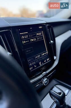 Внедорожник / Кроссовер Volvo XC60 2017 в 