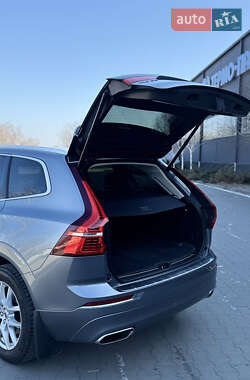 Внедорожник / Кроссовер Volvo XC60 2017 в 