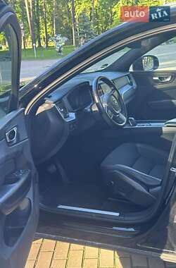 Внедорожник / Кроссовер Volvo XC60 2019 в 