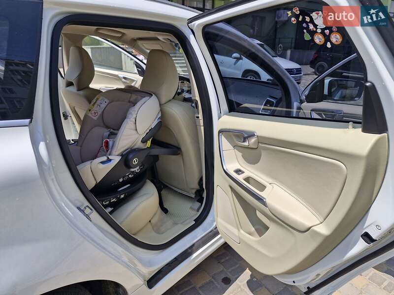 Внедорожник / Кроссовер Volvo XC60 2015 в Калуше