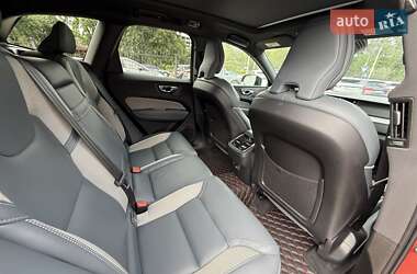 Внедорожник / Кроссовер Volvo XC60 2020 в 