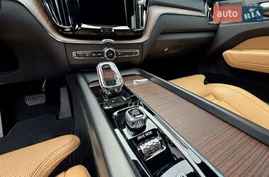 Внедорожник / Кроссовер Volvo XC60 2020 в 