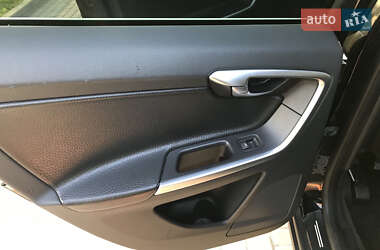 Позашляховик / Кросовер Volvo XC60 2010 в 