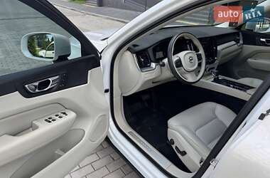 Внедорожник / Кроссовер Volvo XC60 2018 в 