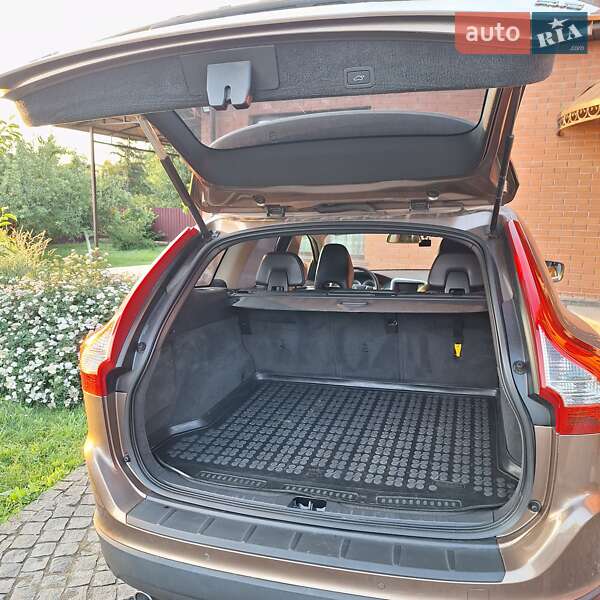 Внедорожник / Кроссовер Volvo XC60 2011 в Киеве