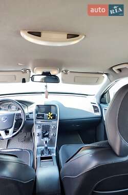 Внедорожник / Кроссовер Volvo XC60 2015 в 