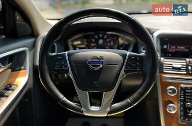 Внедорожник / Кроссовер Volvo XC60 2017 в 