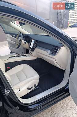 Внедорожник / Кроссовер Volvo XC60 2022 в 