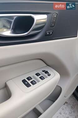 Внедорожник / Кроссовер Volvo XC60 2022 в 
