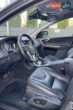 Внедорожник / Кроссовер Volvo XC60 2016 в 