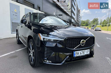 Внедорожник / Кроссовер Volvo XC60 2021 в 
