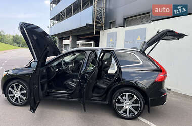 Внедорожник / Кроссовер Volvo XC60 2021 в 