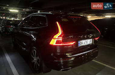 Внедорожник / Кроссовер Volvo XC60 2021 в 