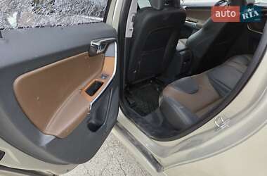 Внедорожник / Кроссовер Volvo XC60 2017 в 