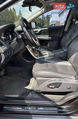 Внедорожник / Кроссовер Volvo XC60 2016 в 