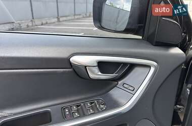 Внедорожник / Кроссовер Volvo XC60 2016 в 