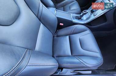Внедорожник / Кроссовер Volvo XC60 2017 в 