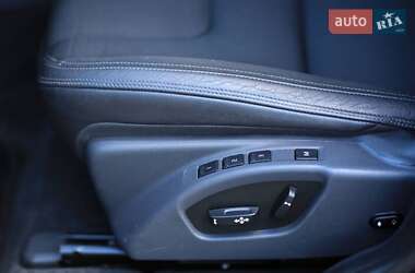 Внедорожник / Кроссовер Volvo XC60 2015 в 
