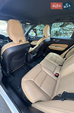 Внедорожник / Кроссовер Volvo XC60 2020 в 