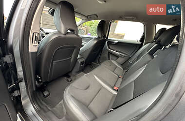 Внедорожник / Кроссовер Volvo XC60 2016 в 