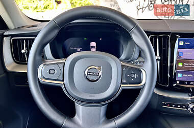 Внедорожник / Кроссовер Volvo XC60 2023 в 
