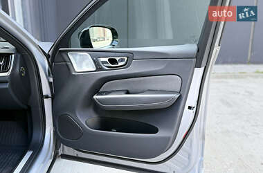 Внедорожник / Кроссовер Volvo XC60 2021 в 