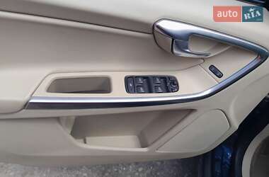 Внедорожник / Кроссовер Volvo XC60 2012 в 