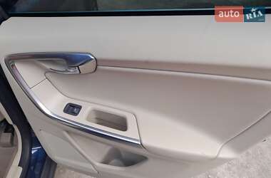 Внедорожник / Кроссовер Volvo XC60 2012 в 