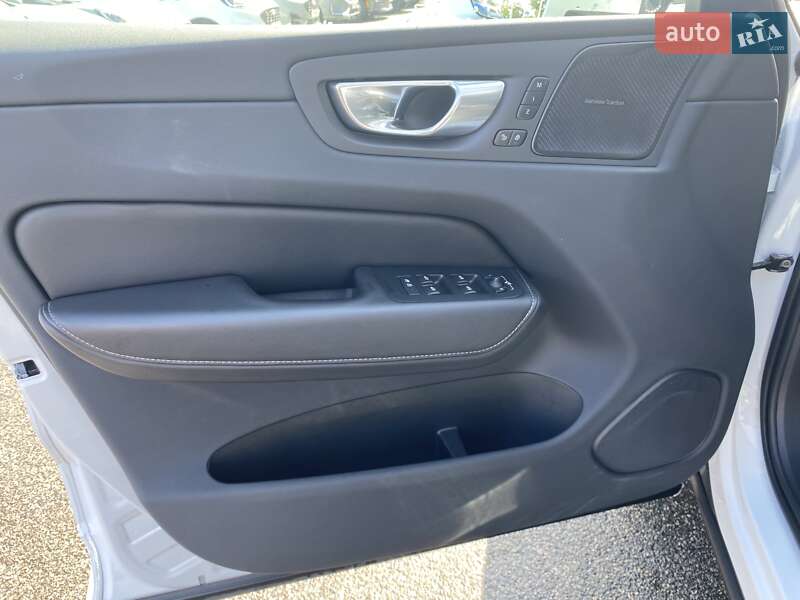 Внедорожник / Кроссовер Volvo XC60 2023 в Киеве
