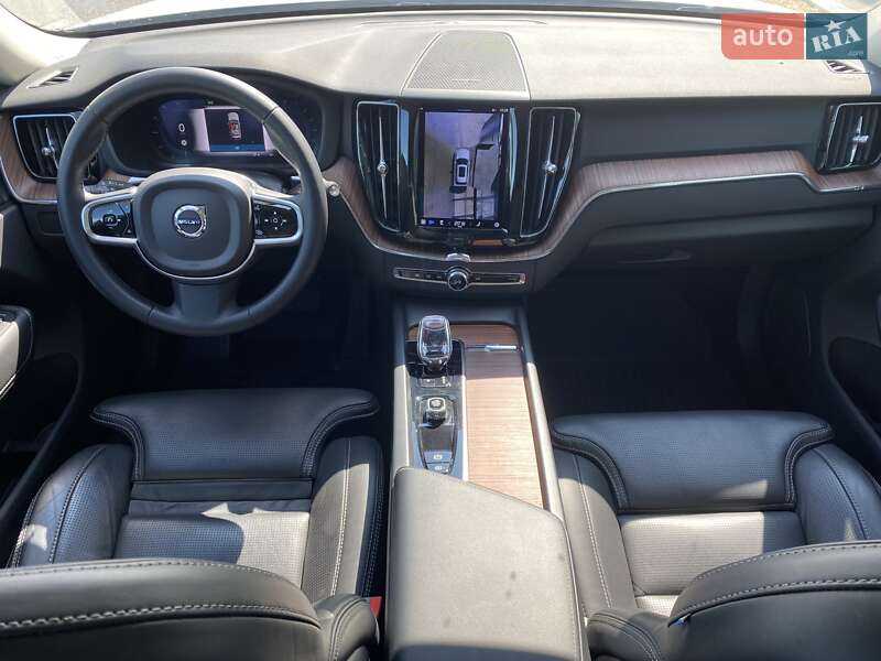 Внедорожник / Кроссовер Volvo XC60 2023 в Киеве