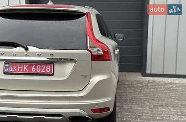 Внедорожник / Кроссовер Volvo XC60 2016 в 
