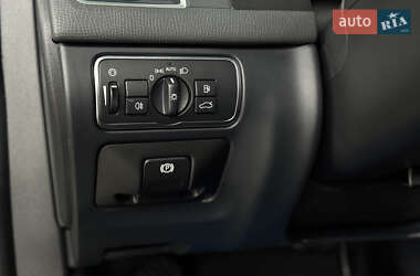 Внедорожник / Кроссовер Volvo XC60 2016 в 