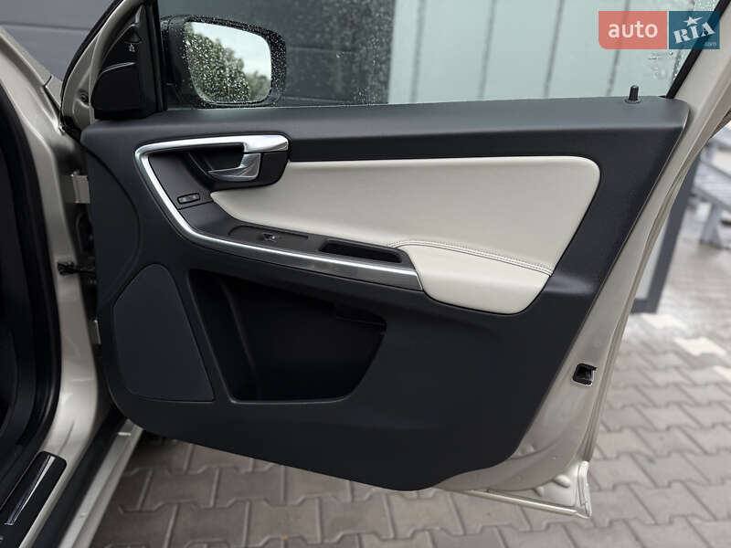 Внедорожник / Кроссовер Volvo XC60 2016 в Владимире