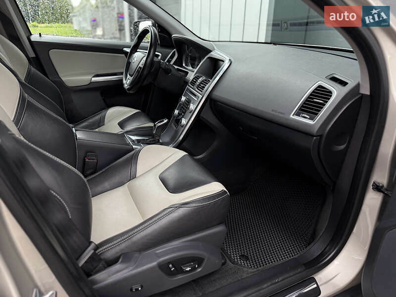 Внедорожник / Кроссовер Volvo XC60 2016 в Владимире