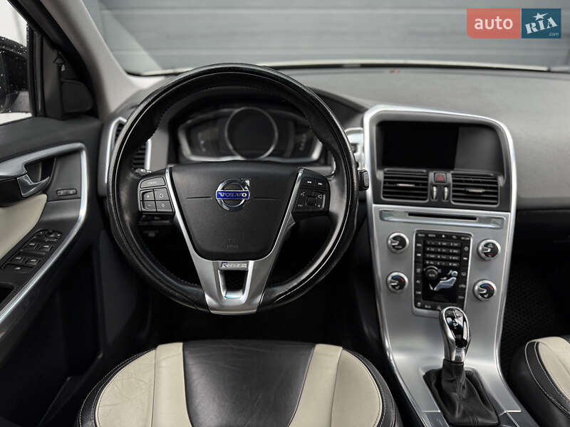 Внедорожник / Кроссовер Volvo XC60 2016 в Владимире