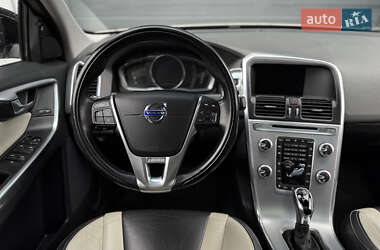 Внедорожник / Кроссовер Volvo XC60 2016 в 