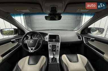 Внедорожник / Кроссовер Volvo XC60 2016 в 