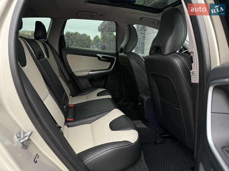 Внедорожник / Кроссовер Volvo XC60 2016 в Владимире
