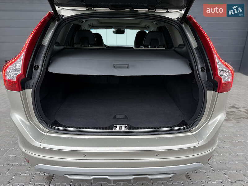Внедорожник / Кроссовер Volvo XC60 2016 в Владимире